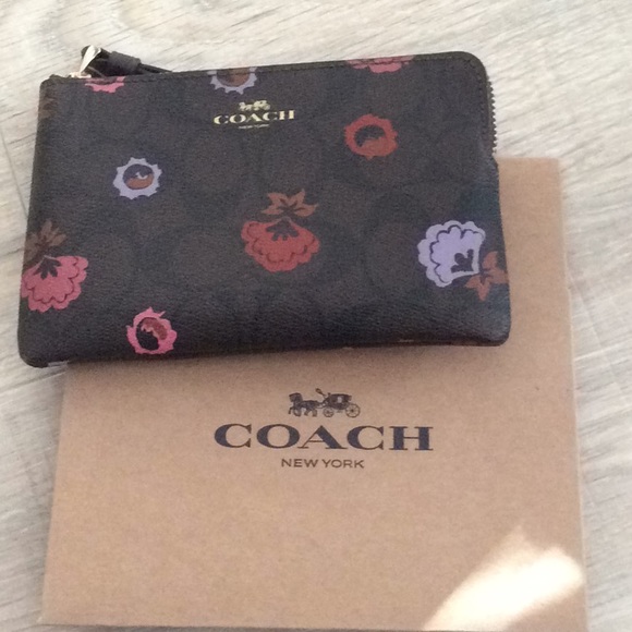 Coach wristlet - Picture 3 of 7